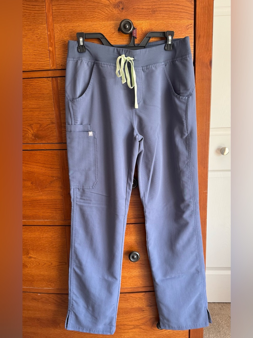 Figs Kade Straight-Leg Scrub Pants SM in Slate Blue with Light Yellow Drawstring